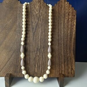 Vintage 1989 Avon Ivoryesque Patterns Necklace Graduated Ivory Beads 28" Long